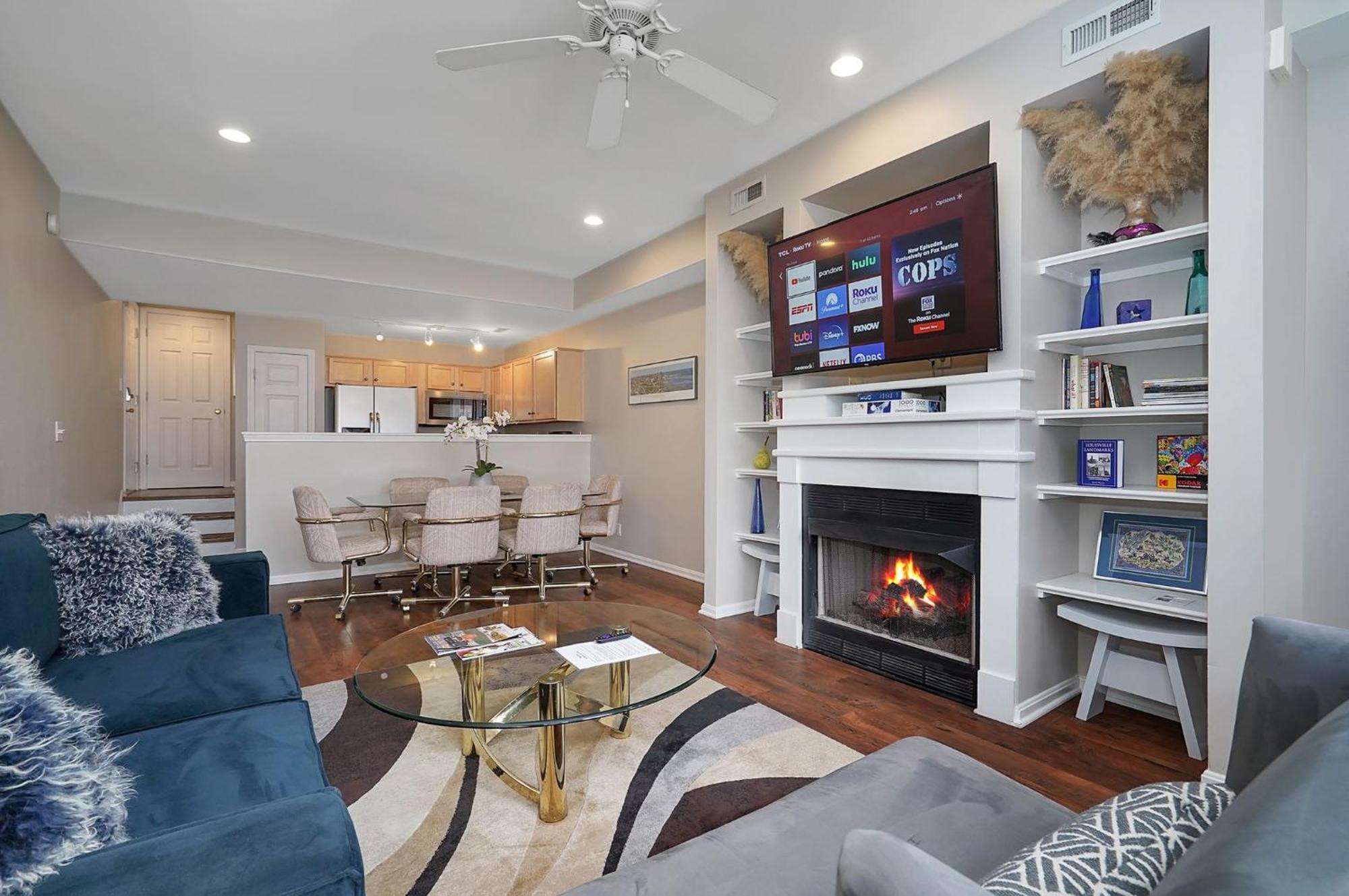 Apartment Lux Townhouse, Walk To All, Sleeps 6 Adults